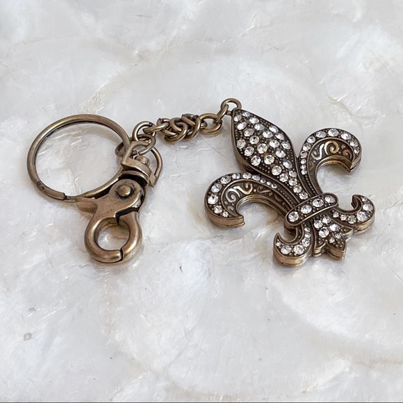 Brass Tone Fleur De Lis Rhinestone Key Chain NWOT 4.5” long - Picture 8 of 8